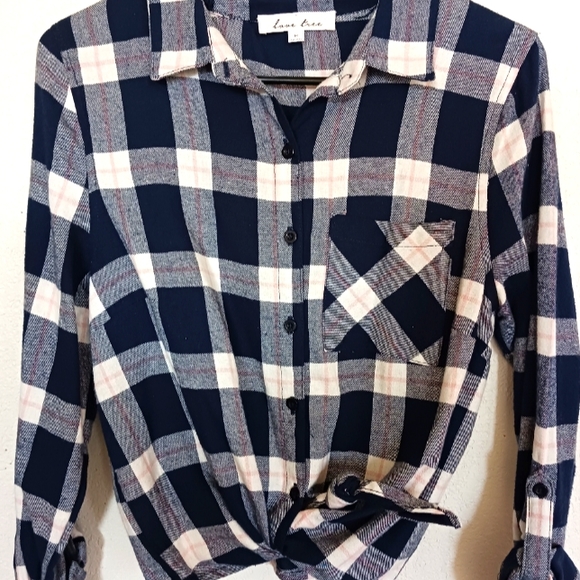 💙Plaid flannel love fire crop top with half sleeves - Picture 2 of 12